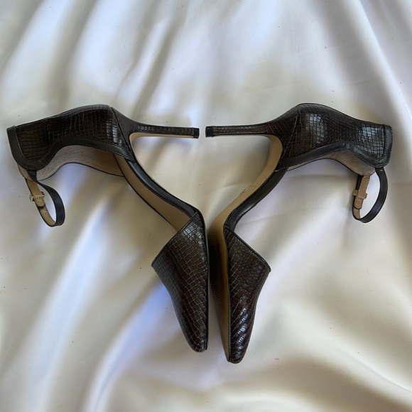 Ann Taylor Dark brown size 9 heels. In great pre owned condition. - Picture 6 of 15